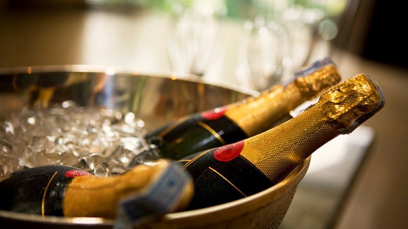 champagne-on-ice.jpg